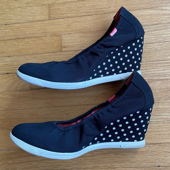 Keds Black Canvas Polka dot Wedge Heel.  Size 8.5. Great condition - Picture 5 of 10